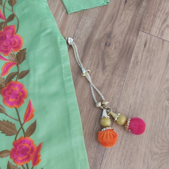 Ethnic  Indian wear - Picture 4 of 12